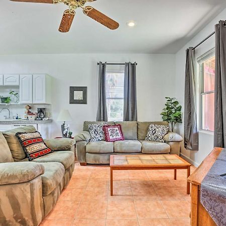 Cozy And Relaxing Eloy Apartment With Pool Access Luaran gambar