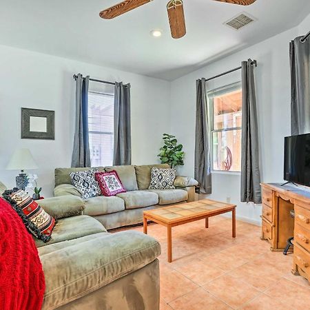 Cozy And Relaxing Eloy Apartment With Pool Access Luaran gambar