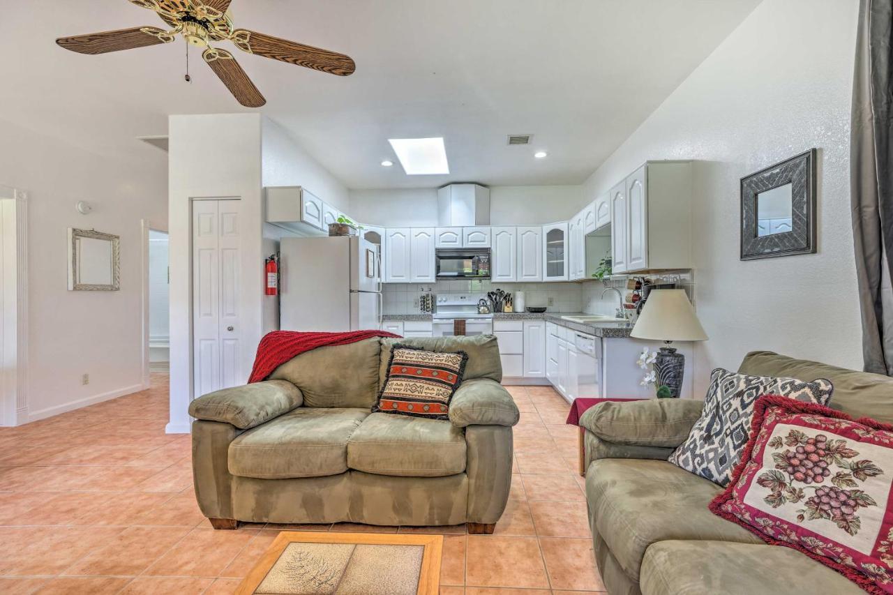 Cozy And Relaxing Eloy Apartment With Pool Access Luaran gambar