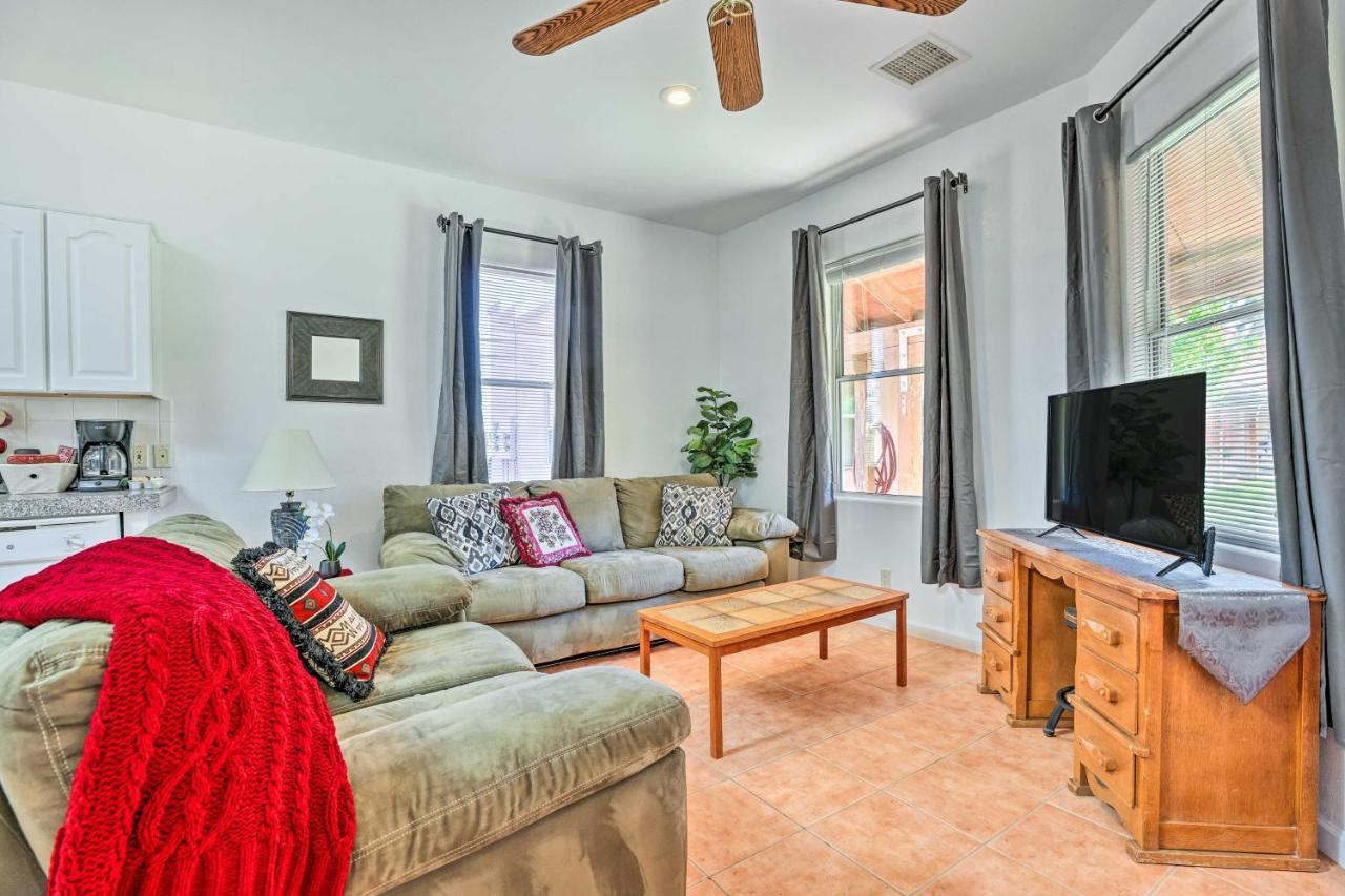 Cozy And Relaxing Eloy Apartment With Pool Access Luaran gambar
