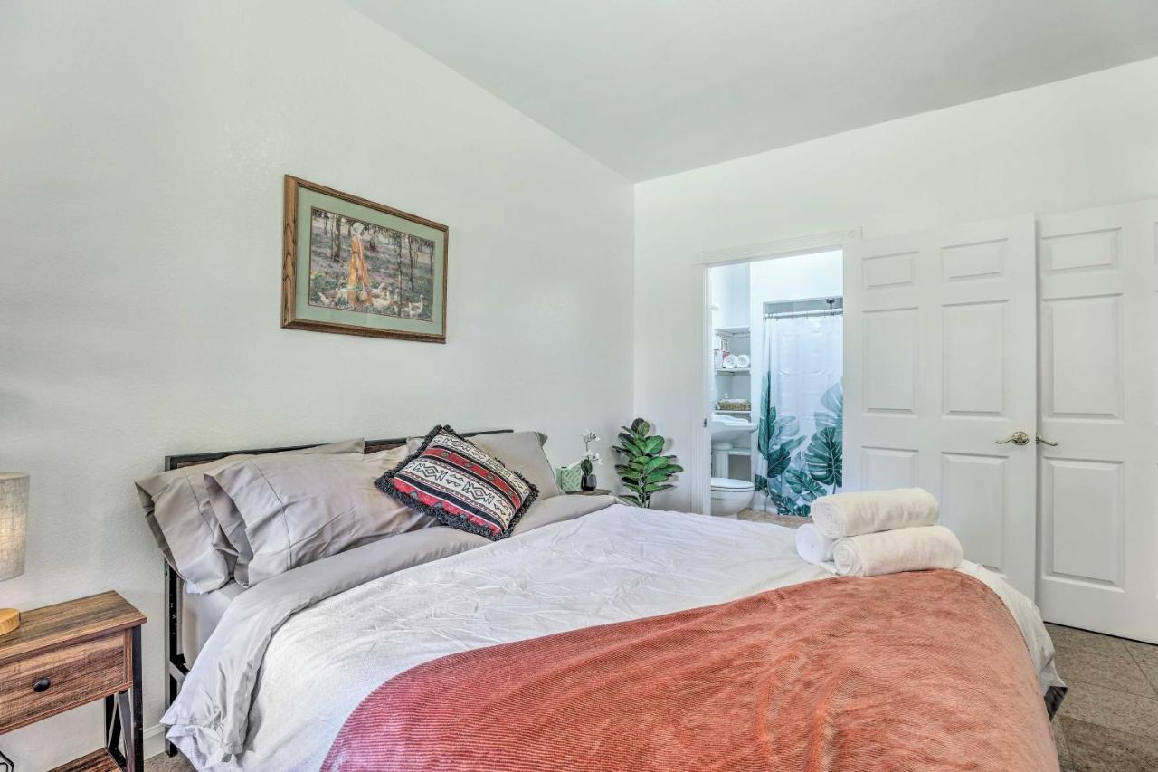 Cozy And Relaxing Eloy Apartment With Pool Access Luaran gambar