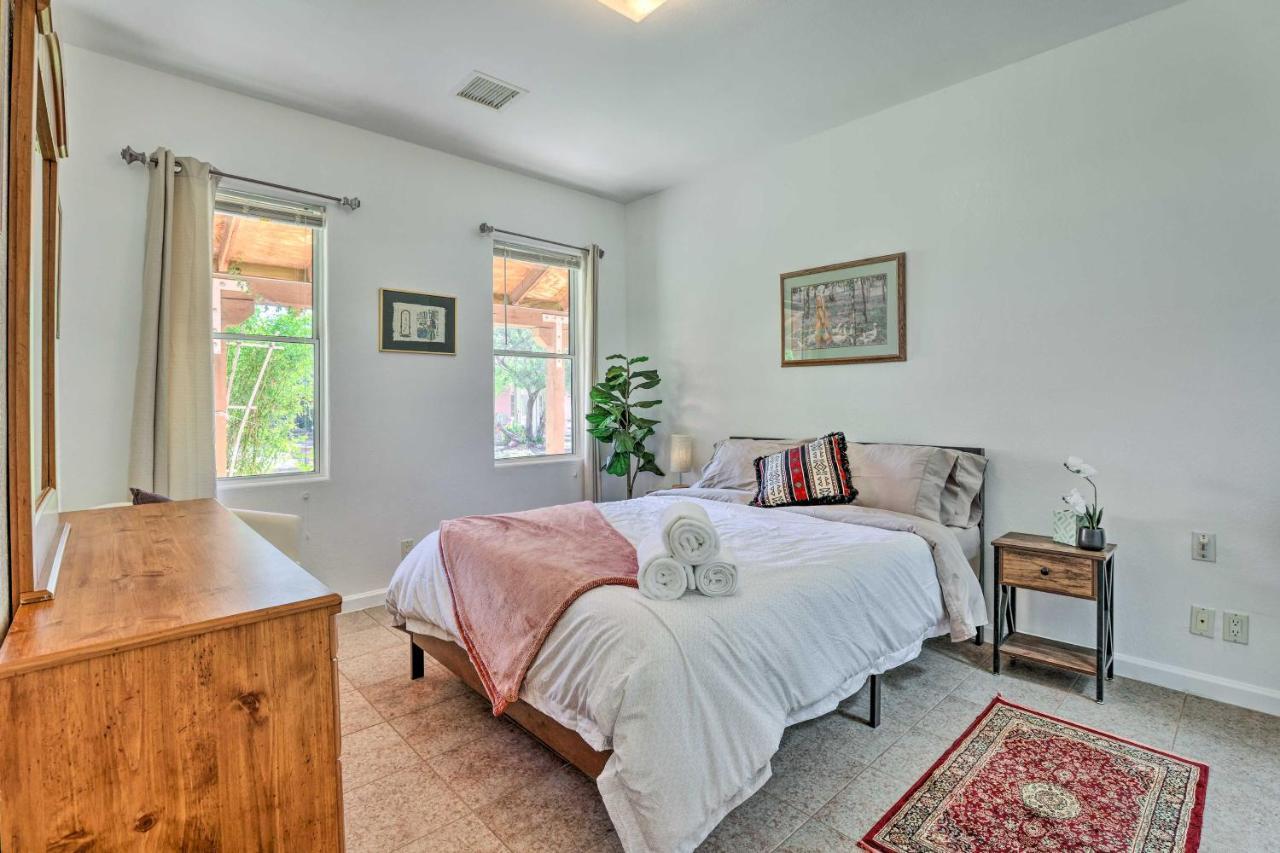Cozy And Relaxing Eloy Apartment With Pool Access Luaran gambar